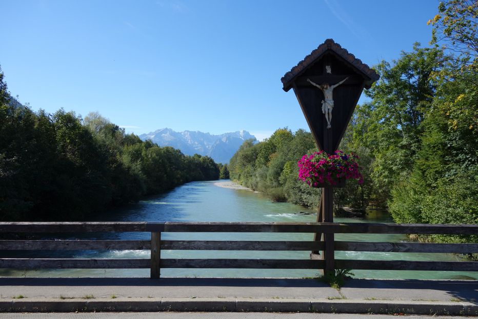 Die Loisachbrücke in Oberau